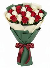 Букет Микс из красных и белых роз в Березовке
