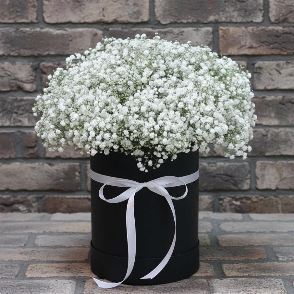 Цветочная композиция из Гипсофила в шляпной коробке в Березовке