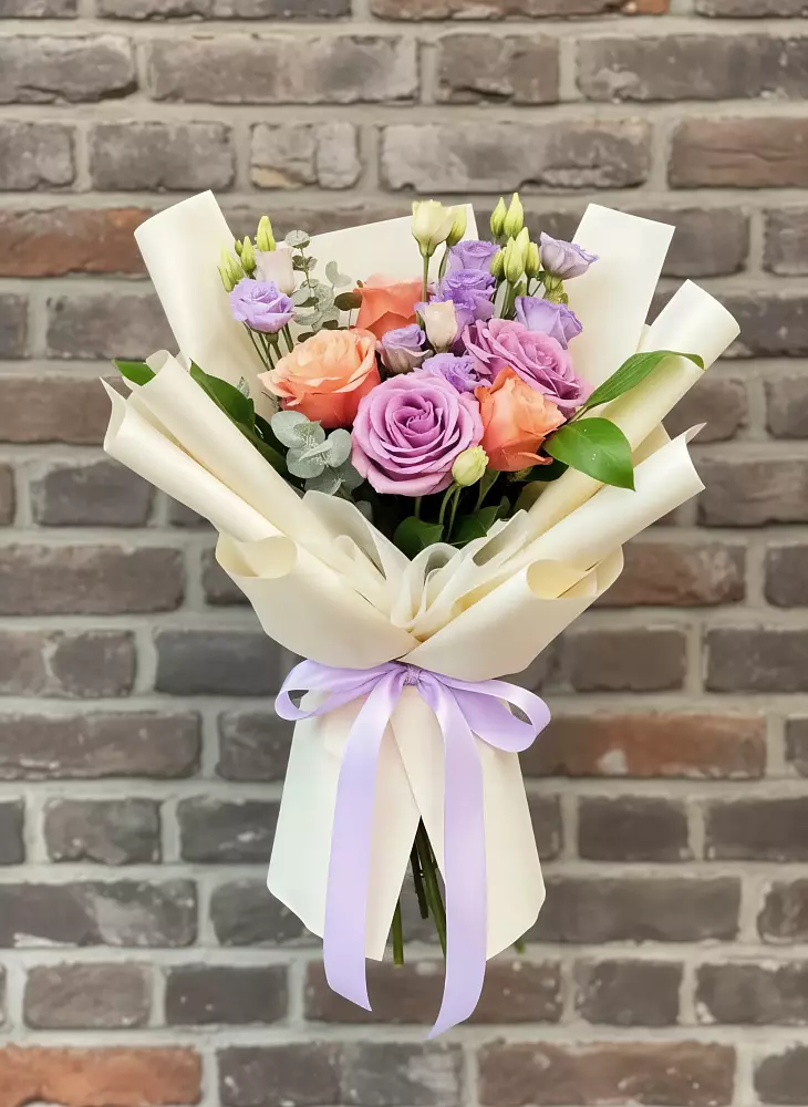 Букет цветов из: Лизиантусы и Розы в Березовке