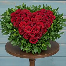 Цветочная композиция из Розы в виде сердца в Березовке