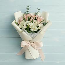 Букет цветов из:  Альстромерии в Березовке