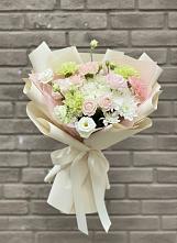 Букет цветов из:  Гвоздики, Розы, Лизиантусы и Хризантемы в Березовке
