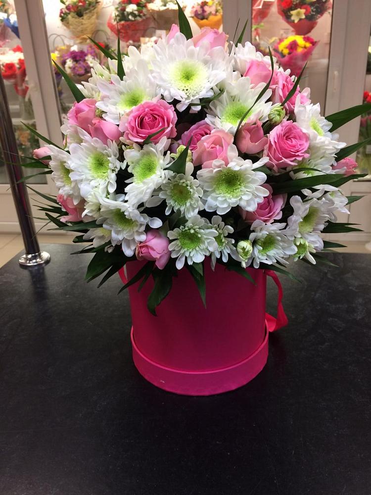 Цветочная композиция из Розы и Хризантемы в шляпной коробке в Березовке