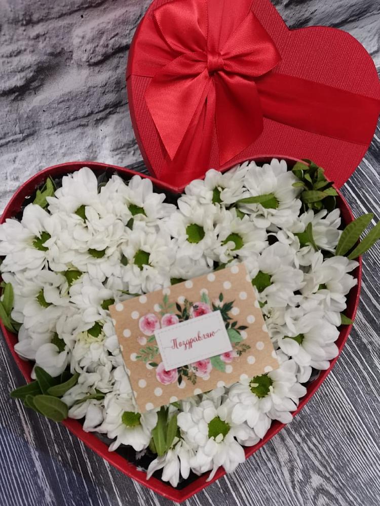 Цветочная композиция из Хризантемы в виде сердца в Березовке