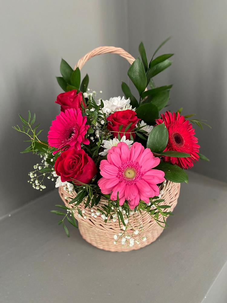 Цветочная композиция из Розы, Хризантемы и Герберы в корзине в Березовке