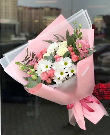 Букет цветов из: Розы, Лизиантусы и Хризантемы в Березовке
