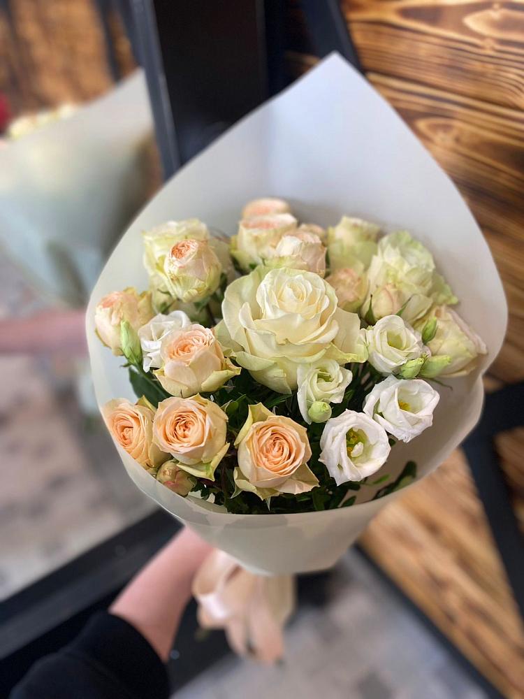 Букет цветов из: Розы и Лизиантусы в Березовке