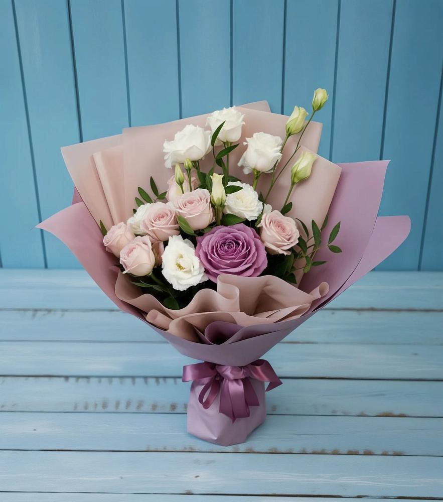 Букет цветов из: Розы и Лизиантусы в Березовке